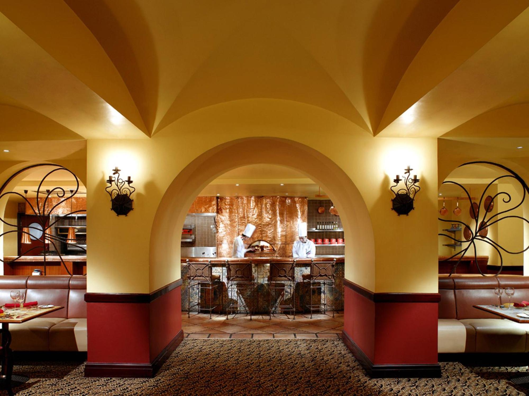 Hotel Borobudur 5*